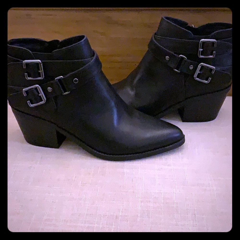 Never Worn*** Black Guess Booties Size 9